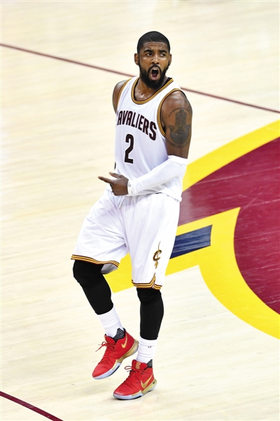 茵场上奋力 茵场上奋力