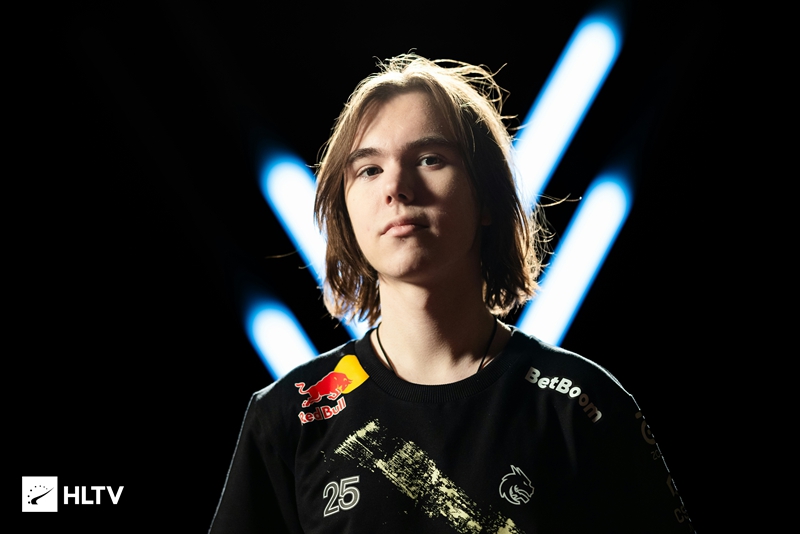 与后腰间的 与后腰间的